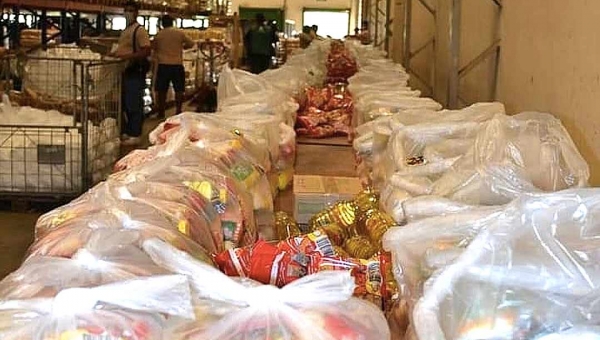 Rede de supermercados Araújo entrega 2 mil cestas básicas às famílias carentes de Rio Branco