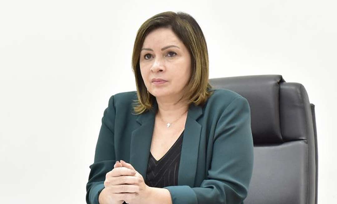 Prefeita Socorro Neri assina decreto para a entrega mais de 9 mil kits de merenda escolar