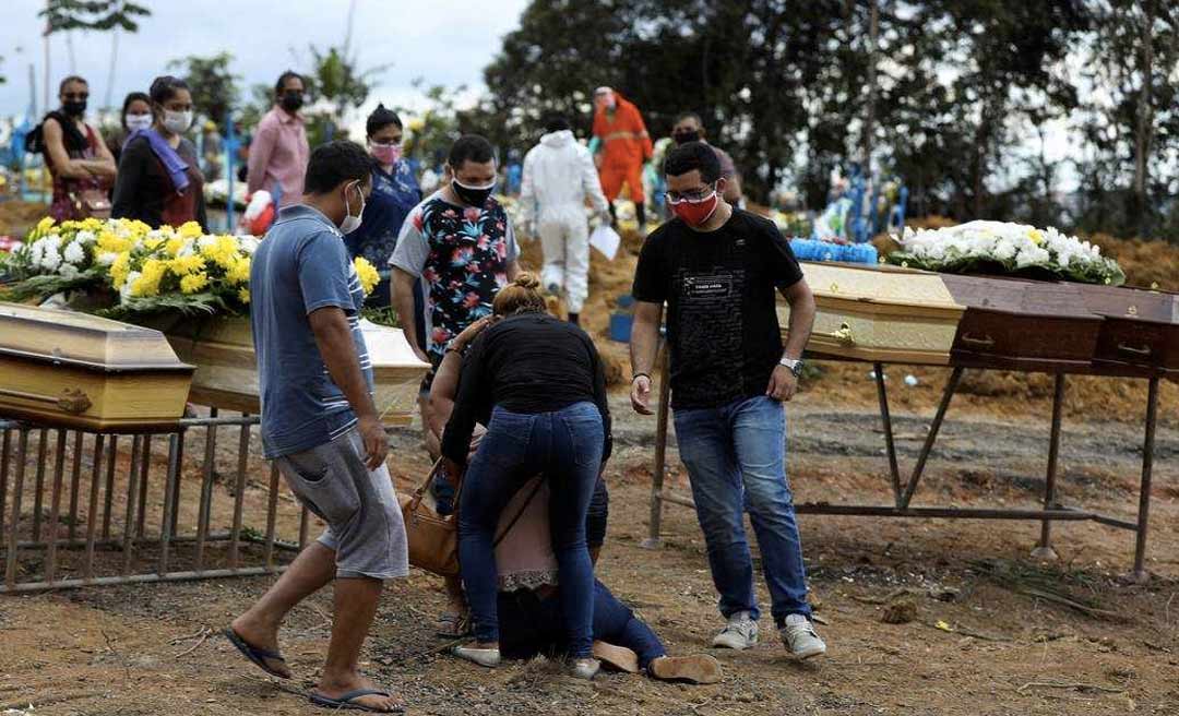 Covid-19 faz mortes dispararem em Manaus, e cemitério entra em colapso