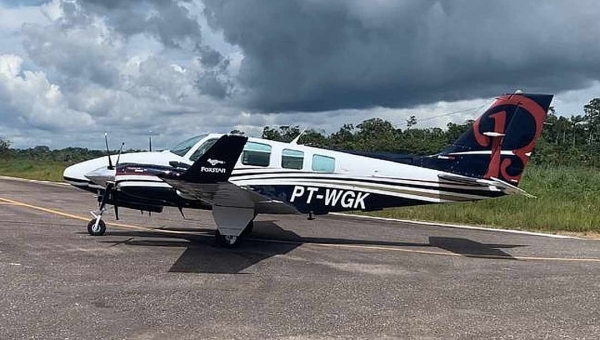 Gladson cede seu avião particular para transporte de EPIs aos municípios do Acre