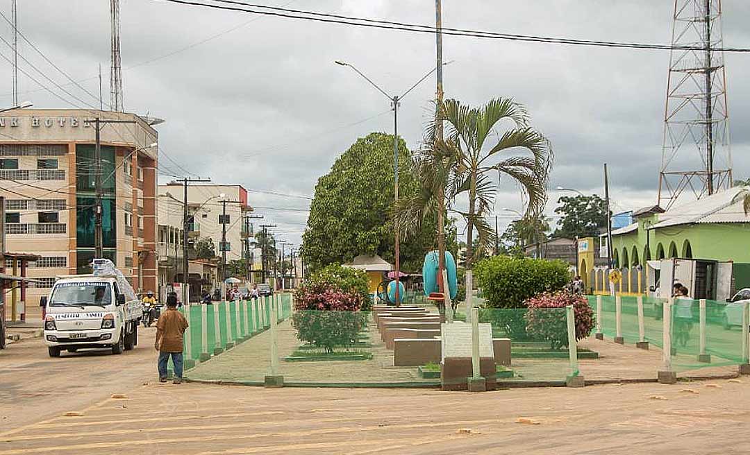 Moradores de Tarauacá se manifestam contra decisão de juíza sobre acesso à cidade e Procuradoria pode recorrer