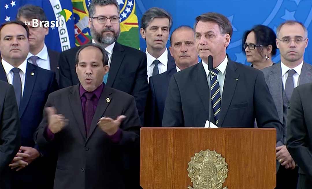 Bolsonaro diz que Moro aceitaria demissão de Valeixo depois de ser indicado para o STF