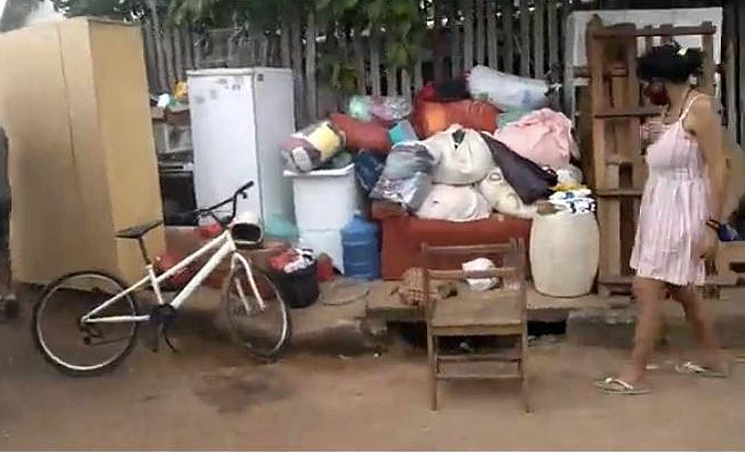 Famílias que seriam despejadas de casa no João Eduardo por falta de pagamento recebem ajuda para aluguel em outra residência