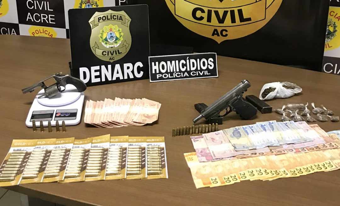 Polícia Civil apreende armas, munições, drogas e insumos; uma pessoa é presa