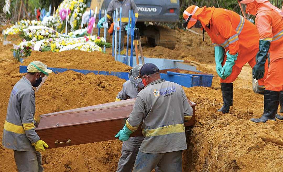 Com baixo estoque de caixões, Manaus pode ter enterros em sacos plásticos