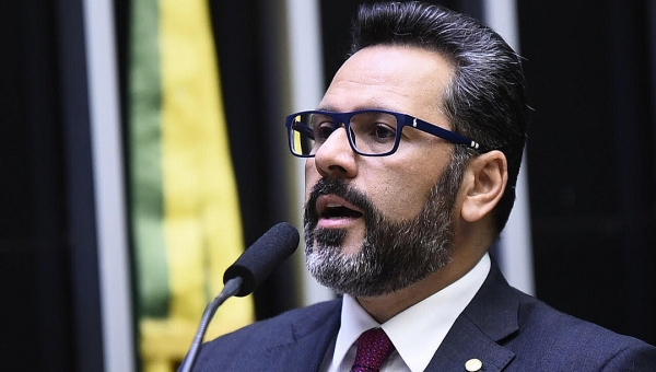 Deputado Alan Rick defende servidores públicos e policiais no PLP da ajuda aos estados 