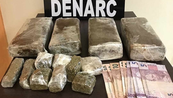 Denarc da Polícia Civil apreende mais de 2kg de maconha e prende mula do tráfico