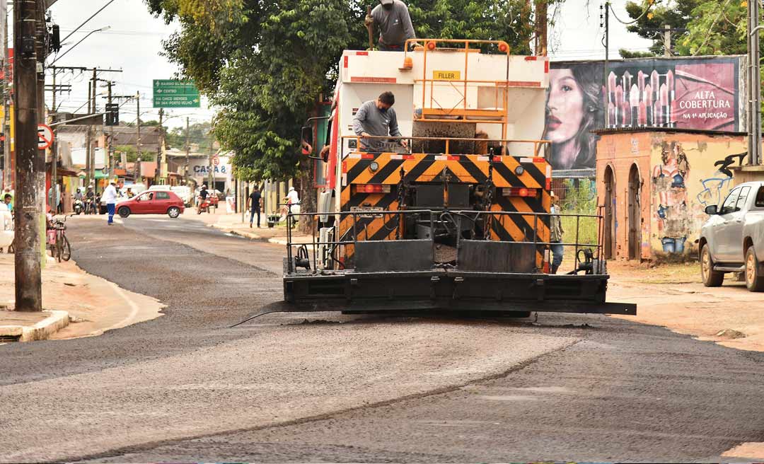 Prefeitura recupera parte da Rua 24 de Janeiro em experiência grátis com micro pavimento