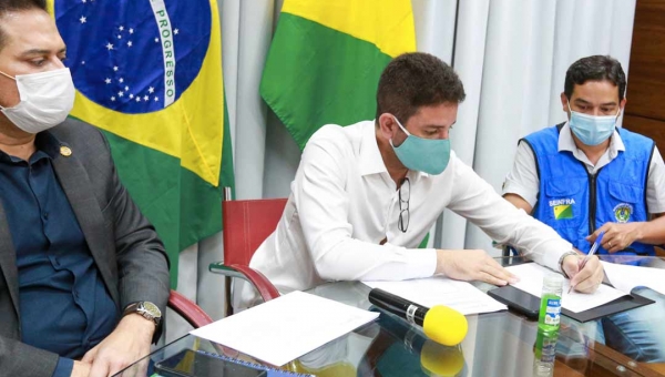 Governador assina ordem de serviço para construção do hospital de campanha em Cruzeiro do Sul