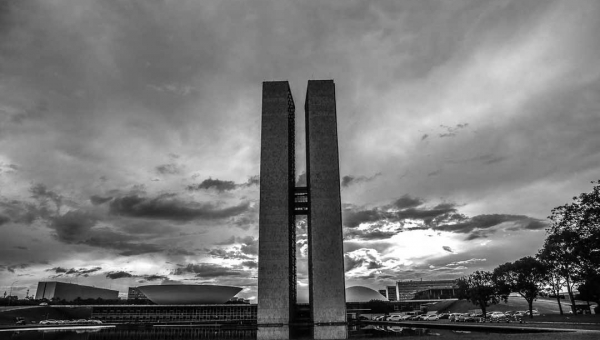 Congresso Nacional decreta luto de três dias por mortes por covid-19