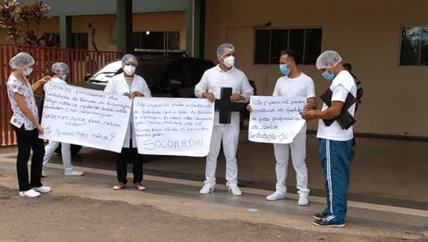 Enfermeiros da UPA fazem protesto contra a gestão da Sesacre