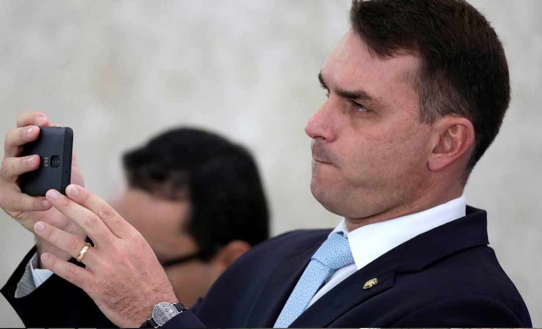 Ex-superintendente da PF do Rio contradiz Bolsonaro e confirma que filho dele era investigado