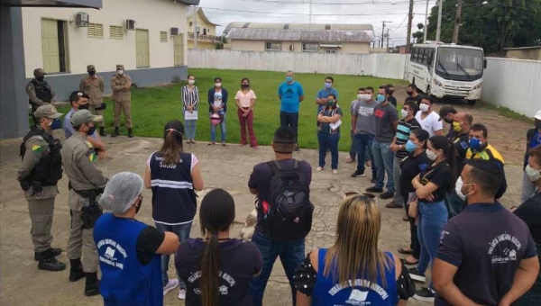 FORA DA LEI: Fiscalização flagra pessoas com Covid-19 nas ruas de Cruzeiro do Sul