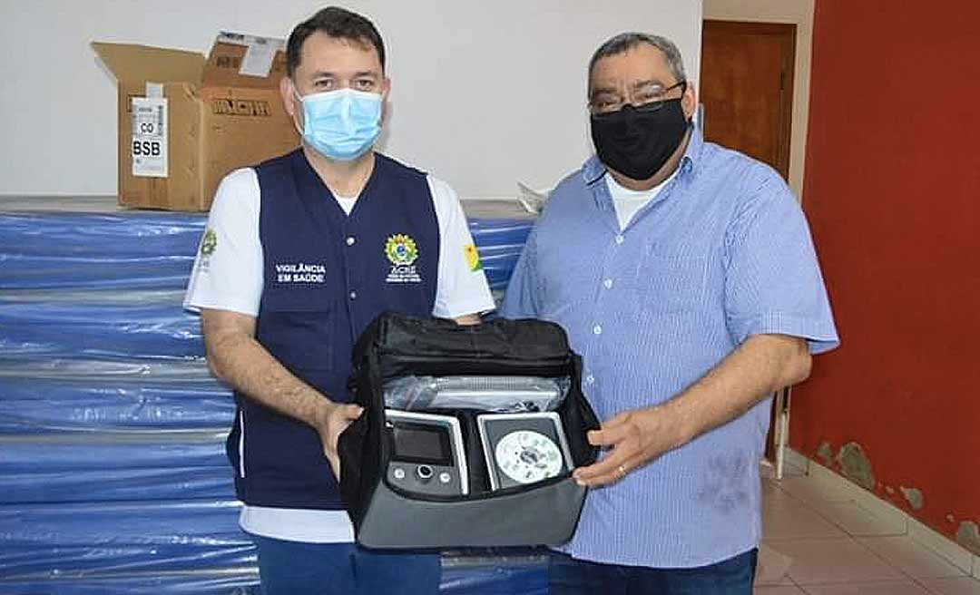 Em Sena, Alysson entrega equipamentos e anuncia hospital de campanha