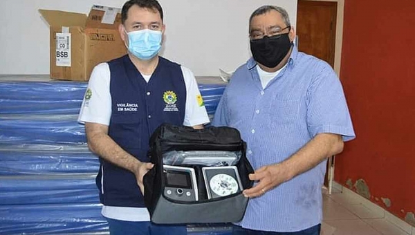 Em Sena, Alysson entrega equipamentos e anuncia hospital de campanha