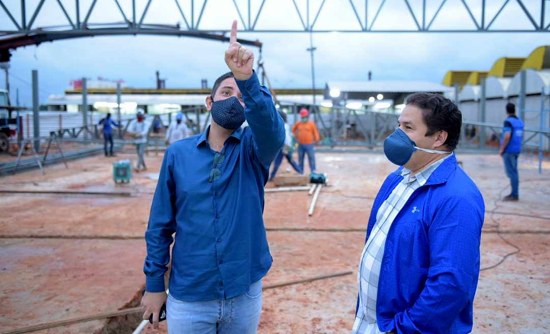 Gladson vistoria obras do Hospital de Campanha em Rio Branco