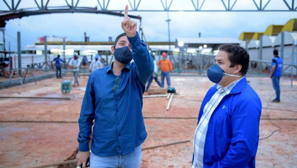 Gladson vistoria obras do Hospital de Campanha em Rio Branco