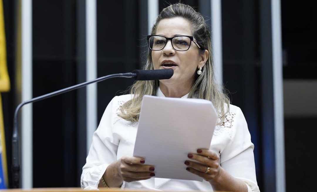 Mara Rocha entra com ação popular contra rodízio de veículos no município de Rio Branco