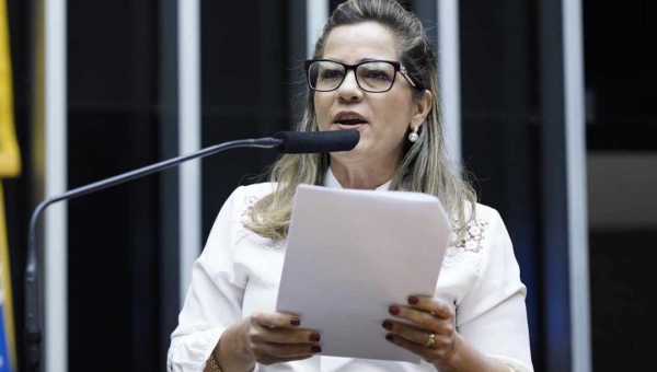 Mara Rocha entra com ação popular contra rodízio de veículos no município de Rio Branco