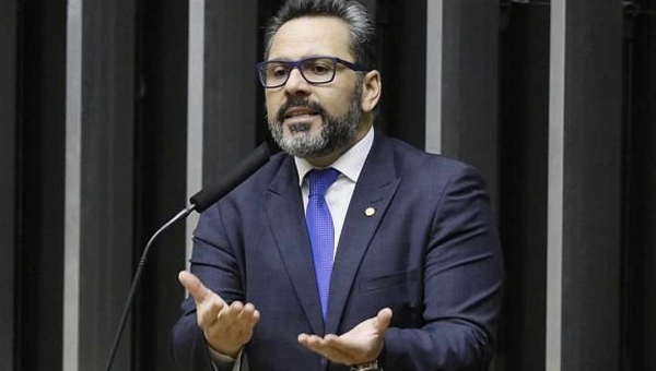 Deputado Alan Rick se manifesta contra decisão do TRF-1 que impede contratação de médicos formados no exterior pelo governo do Acre