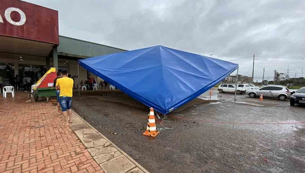 Chuva derruba tenda da UPA do 2º Distrito de Rio Branco