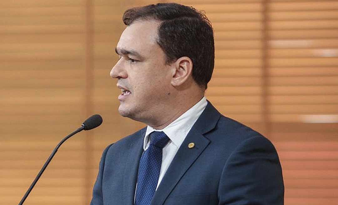 Estressado, Daniel Zen manda deputados da base “para aquele lugar” e deixa reunião