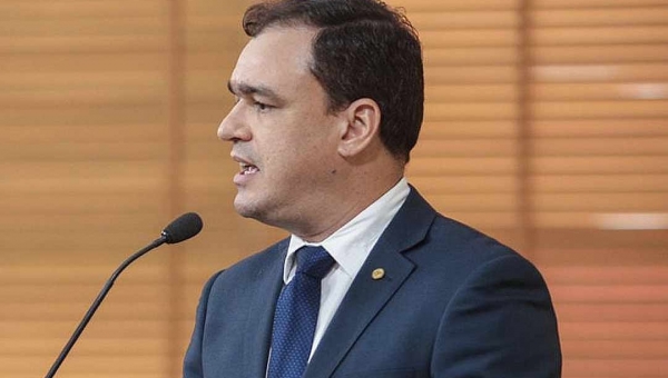 Estressado, Daniel Zen manda deputados da base “para aquele lugar” e deixa reunião