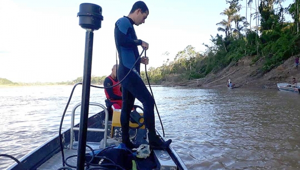 Embarcação vira e mulher desaparece nas águas do Rio Juruá