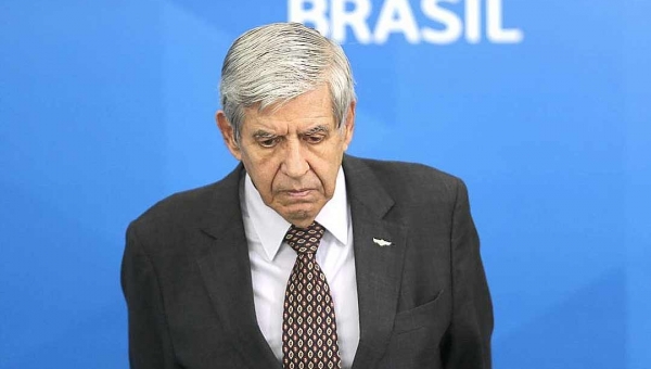 Celso de Mello envia à PGR pedido de impeachment contra Augusto Heleno