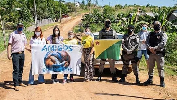 PM e Projeto Amigos Solidários distribuem mais de 1300 cestas básicas a famílias carentes do Estado