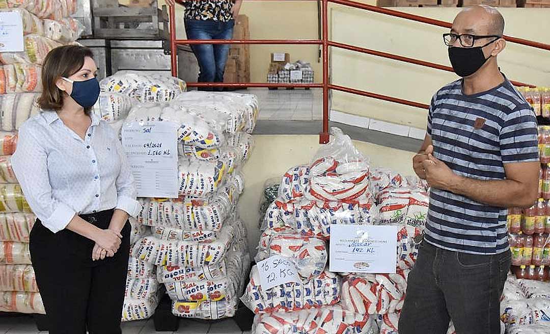 Prefeita Socorro Neri e conselheiros inspecionam almoxarifado da Seme