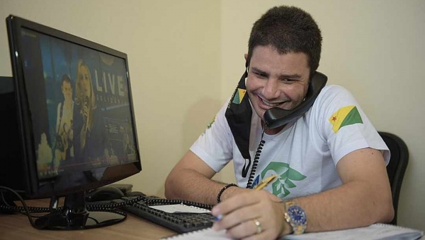 Com Gladson atendendo telefone, Live Solidária arrecada R$ 60 mil e quase 90 toneladas de alimentos