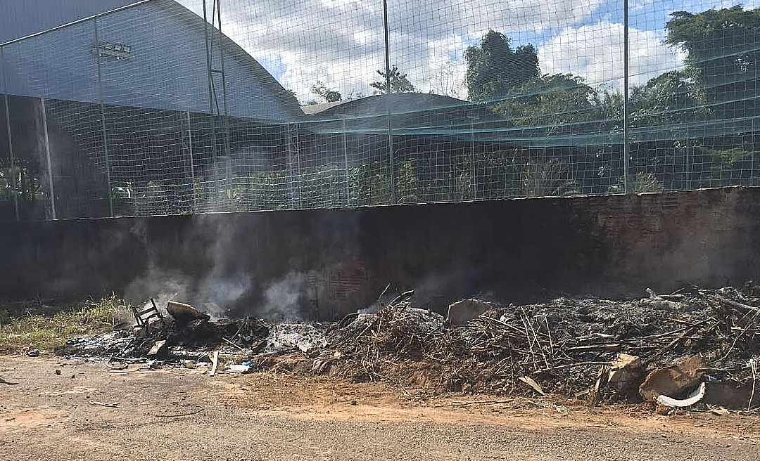 Moradores do Conjunto Mariana denunciam queimada urbana; fumaça agrava o frágil sistema de Saúde