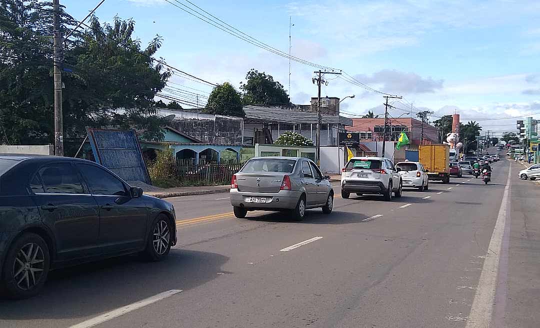 Ato pela reabertura do comércio no Acre reuniu 150 carros e 400 pessoas, diz Acisa