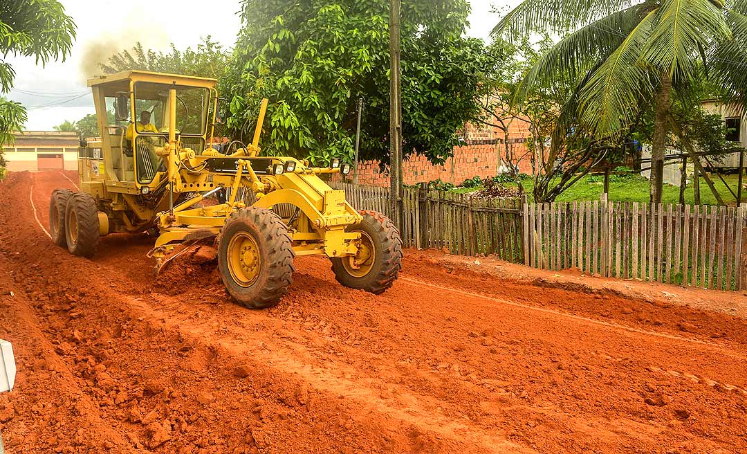 Prefeitura recupera rua de terra no Montanhês