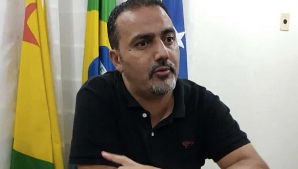 Alvo da PF, Ilderlei chora em coletiva e diz: "É uma falta de respeito. Nunca vou ter corrupção no meu currículo em nome de Jesus"