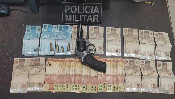 Polícia Militar prende dupla em flagrante após roubo em residência no Iveste Vargas