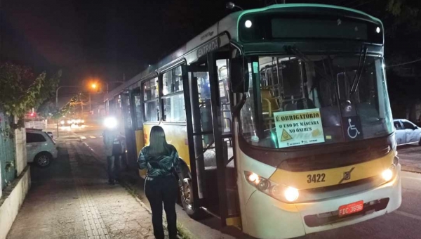 Homem armado faz arrastão em ônibus da Sobral, em Rio Branco