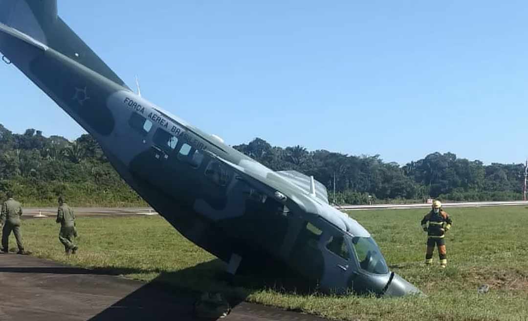 Avião da FAB tem problema no freio ao tentar pousar e sai da pista no Aeroporto de Porto Velho