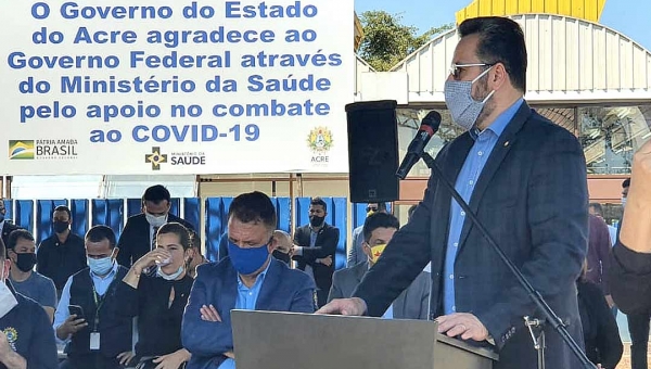 Alan Rick participa da inauguração do Hospital de Campanha de Rio Branco