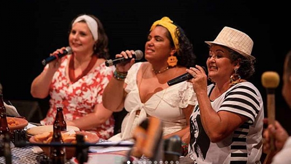 “Feminina Voz do Samba ao vivo” é o título do primeiro EP do grupo Moças do Samba