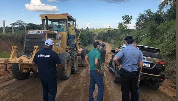 Gladson e diretor do Deracre do Juruá vistoriam obras de recuperação do ramal Japãozinho em Cruzeiro