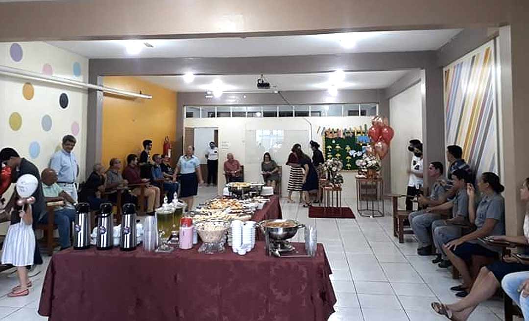 Festinha nada santa - Assembleia de Deus ignora decreto e promove festinha de aniversário em sala fechada