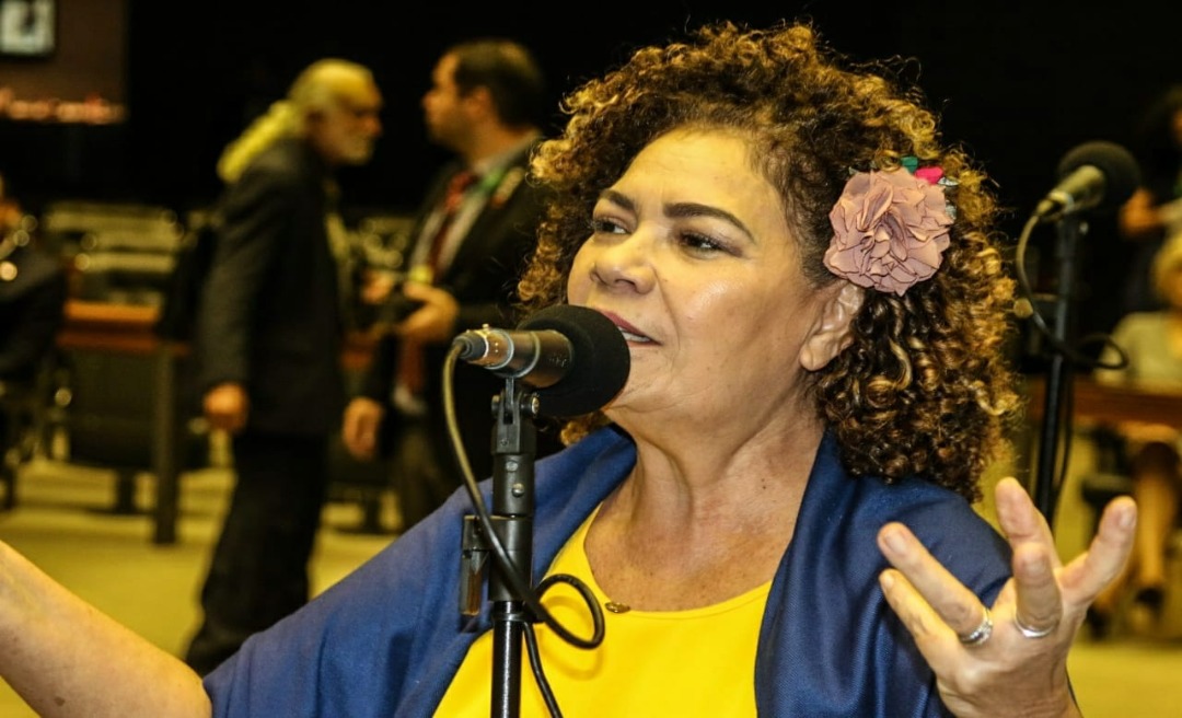  Perpétua Almeida diz que Bolsonaro segue insensível diante dos mais de 50 mil mortos pela Covid-19