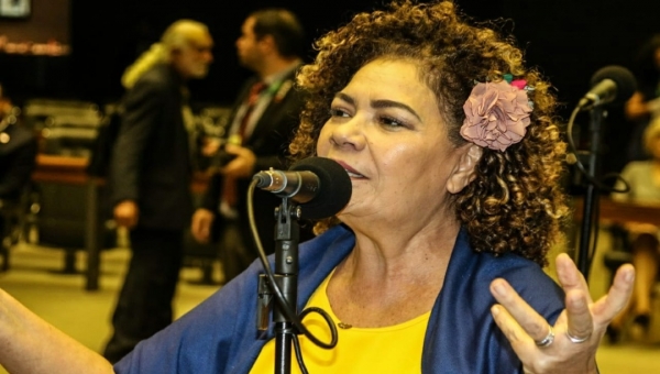  Perpétua Almeida diz que Bolsonaro segue insensível diante dos mais de 50 mil mortos pela Covid-19