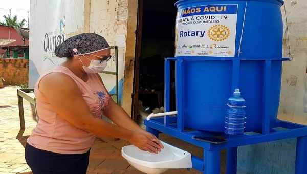 Rotary Club entrega ponto de higienização para as mãos em Senador Guiomard