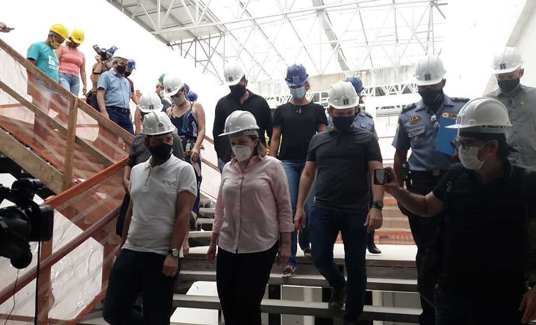 No Shopping Popular, Gladson e Socorro falam em parceria, e prefeita anuncia inauguração