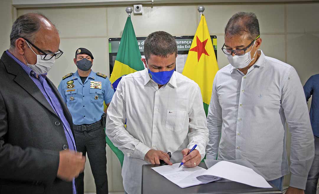 Governador entrega equipamentos de proteção individual e armamentos para Segurança Pública