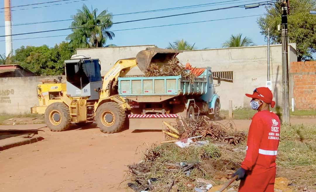 Prefeitura realiza limpeza e remoção de entulhos no João Eduardo