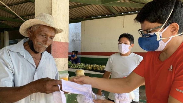 Jenilson diz que governo e prefeituras poderiam ter adotado doações de máscaras em massa